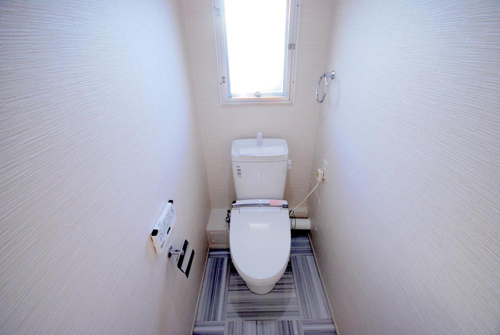 Toilet. Local (12 May 2013) Shooting