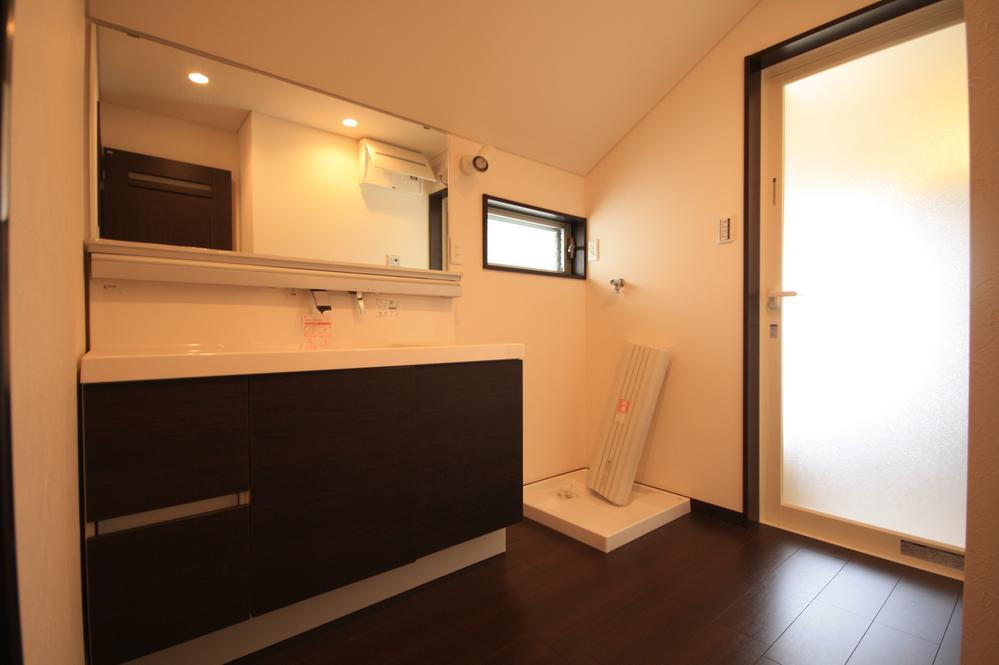 Wash basin, toilet. Indoor (2013) Shooting