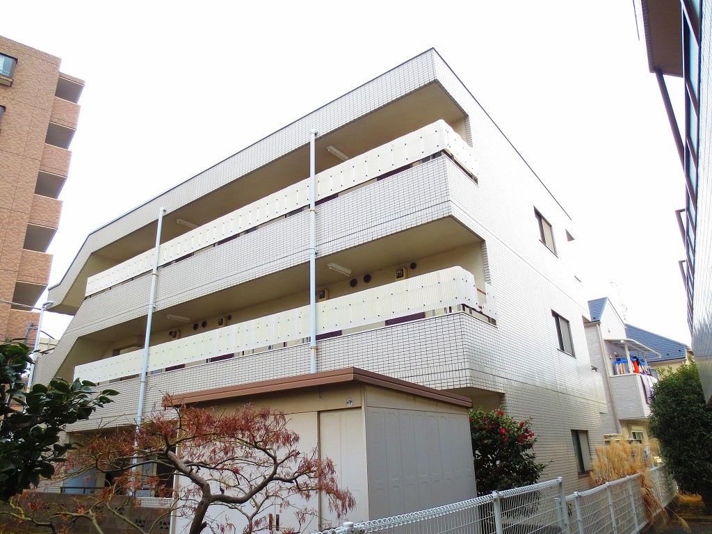 Building appearance. Almost flat course until Seisekisakuragaoka