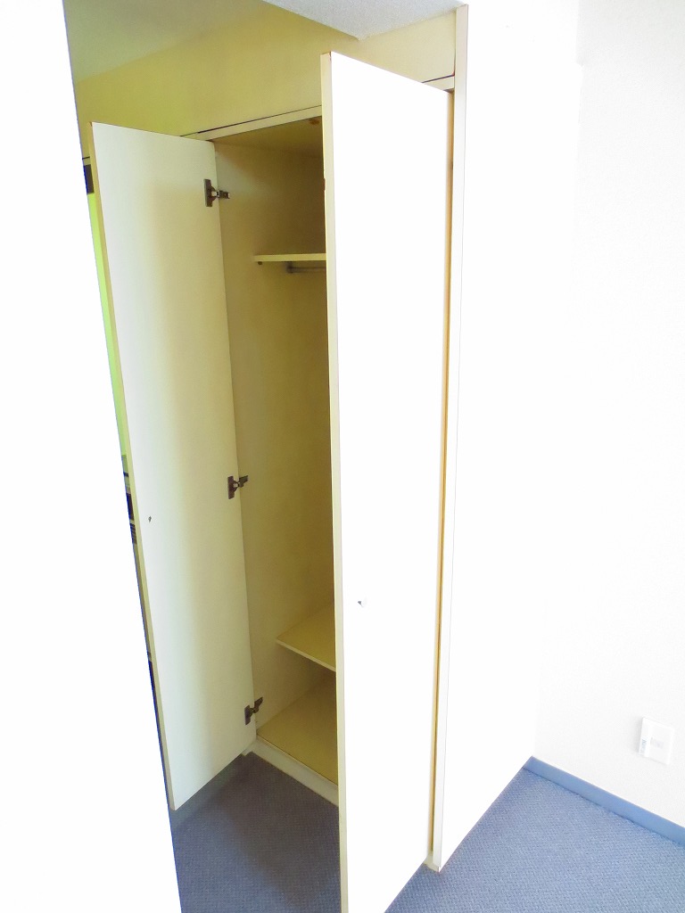 Receipt. It is with closet