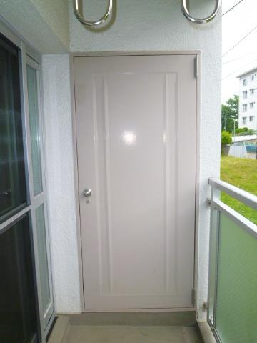 Balcony. There is a storeroom on the balcony.