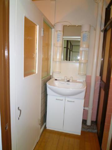 Wash basin, toilet. Indoor (June 2013) Shooting