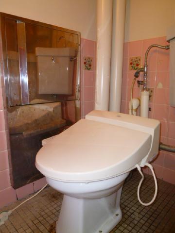 Toilet. Indoor (June 2013) Shooting