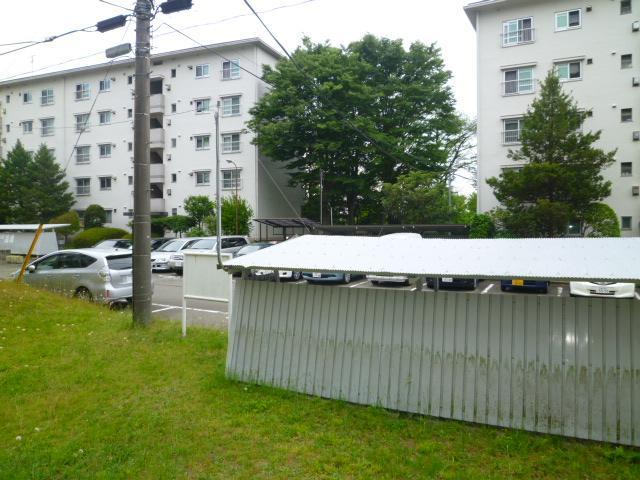 View photos from the dwelling unit. It is the south side of the view. There is no feeling of pressure because the front of the building is away.
