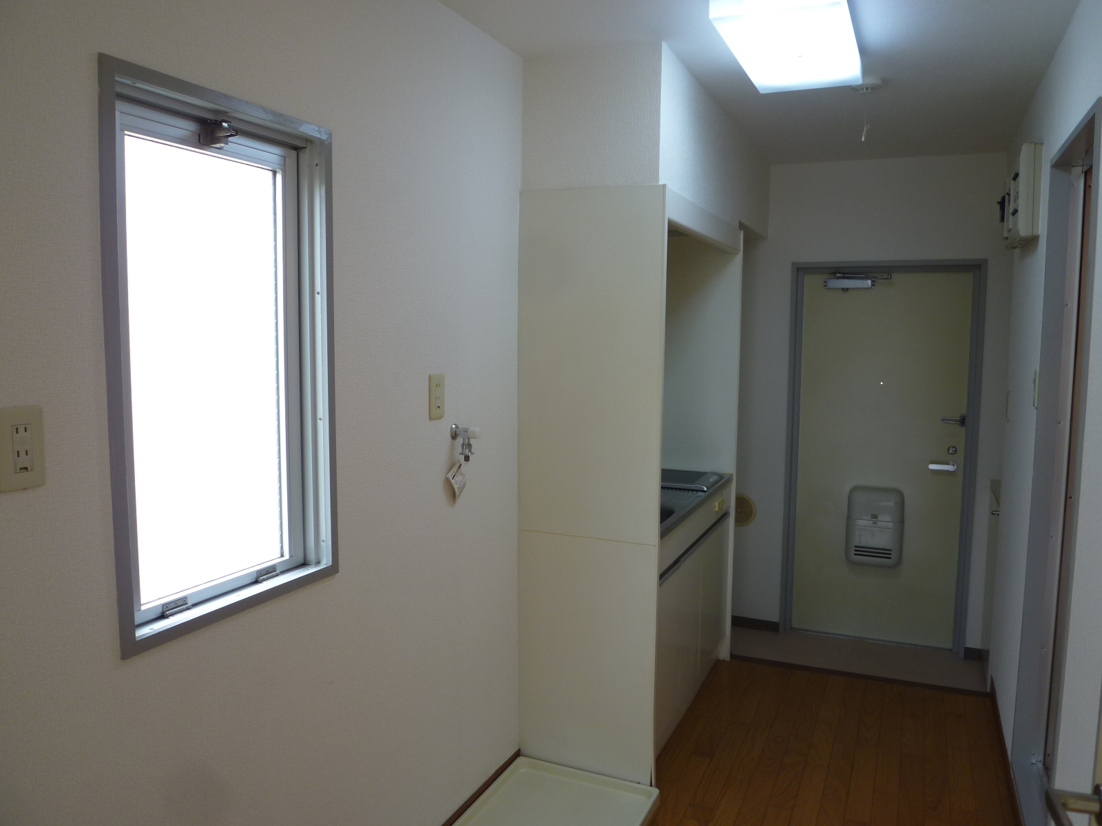 View. Corner room is two-sided lighting, There is a window in the kitchen. (Corner room only)