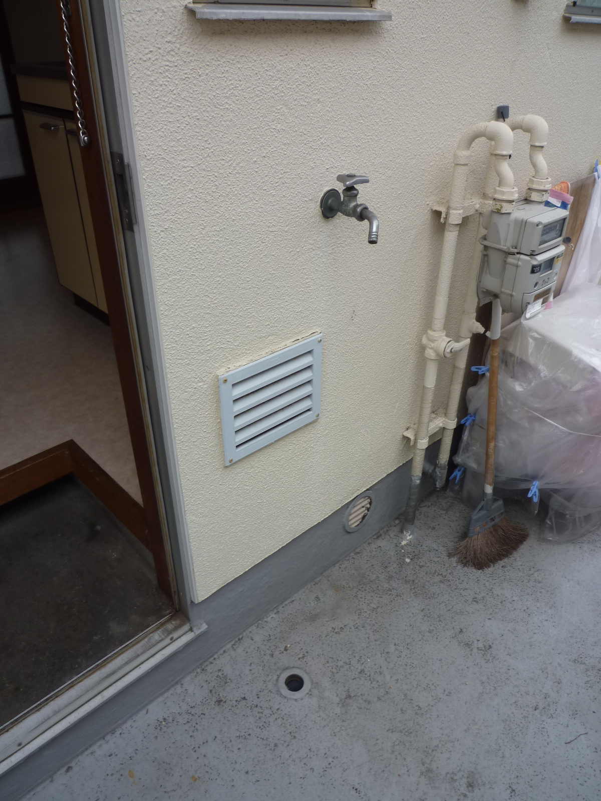 Entrance. Washing machine storage will be outside.