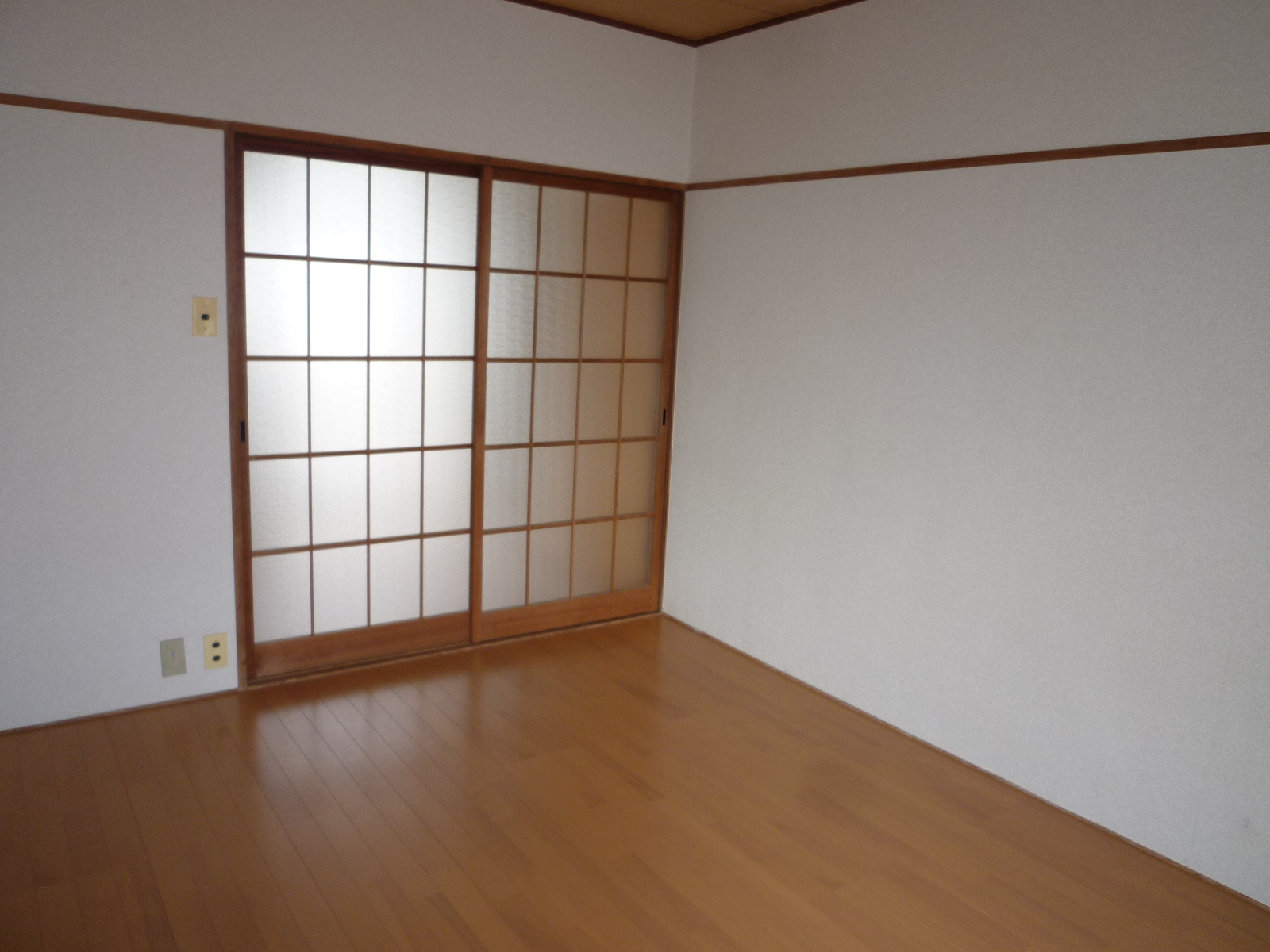 Living and room. Change from Japanese-style room to flooring!