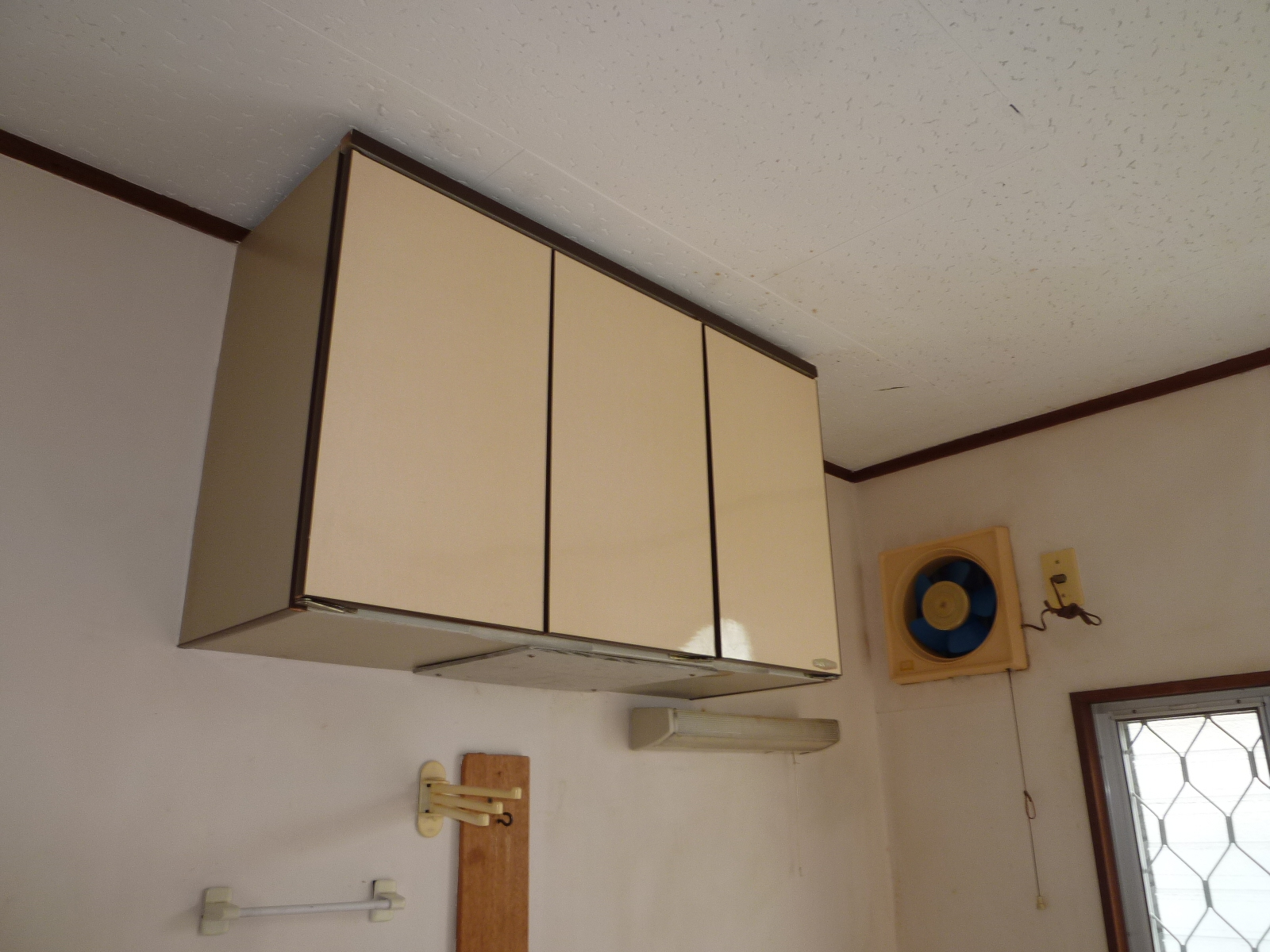 Receipt. Hanging cupboard!