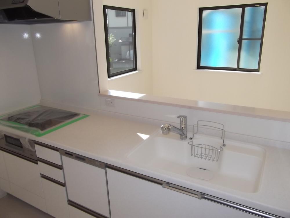 Kitchen. Building 3 popular face-to-face kitchen