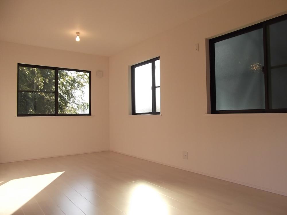 Living. Building 3 spacious living-dining