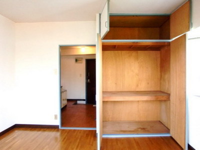 Entrance. Storage also is enriched