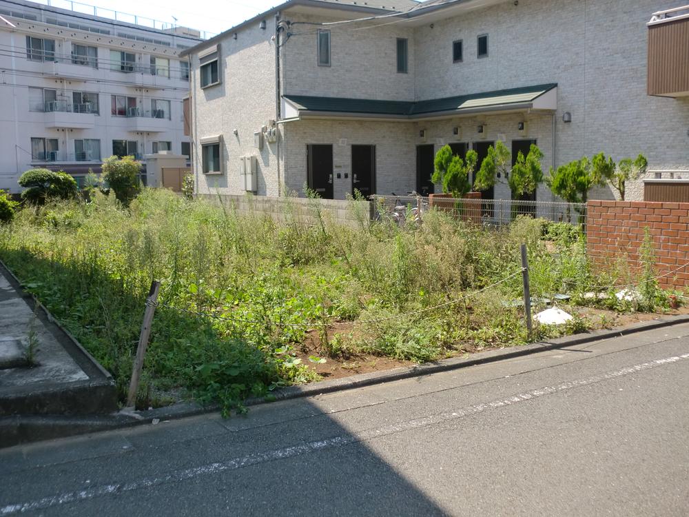 Local photos, including front road. Good per yang