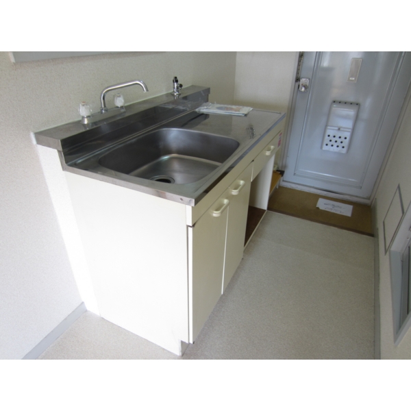 Kitchen. Washing place is also easy to use is good in the spread!