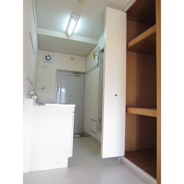 Receipt. Up ・ During ~ ・ There are three-stage storage under!