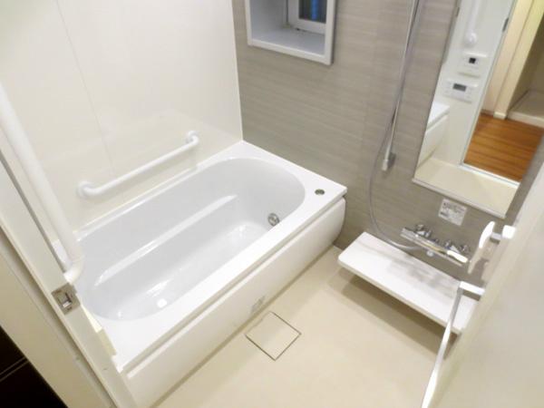 Bathroom. Bathroom is. Mist sauna, It comes with a heating ventilation dryer.