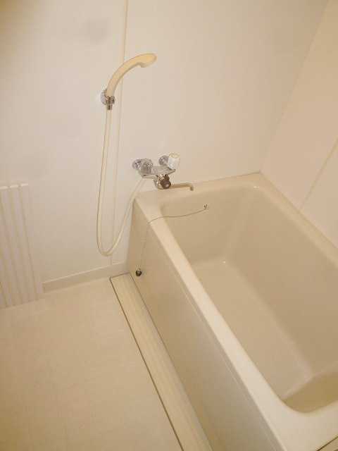 Bath.  ☆ Bathtub space ☆