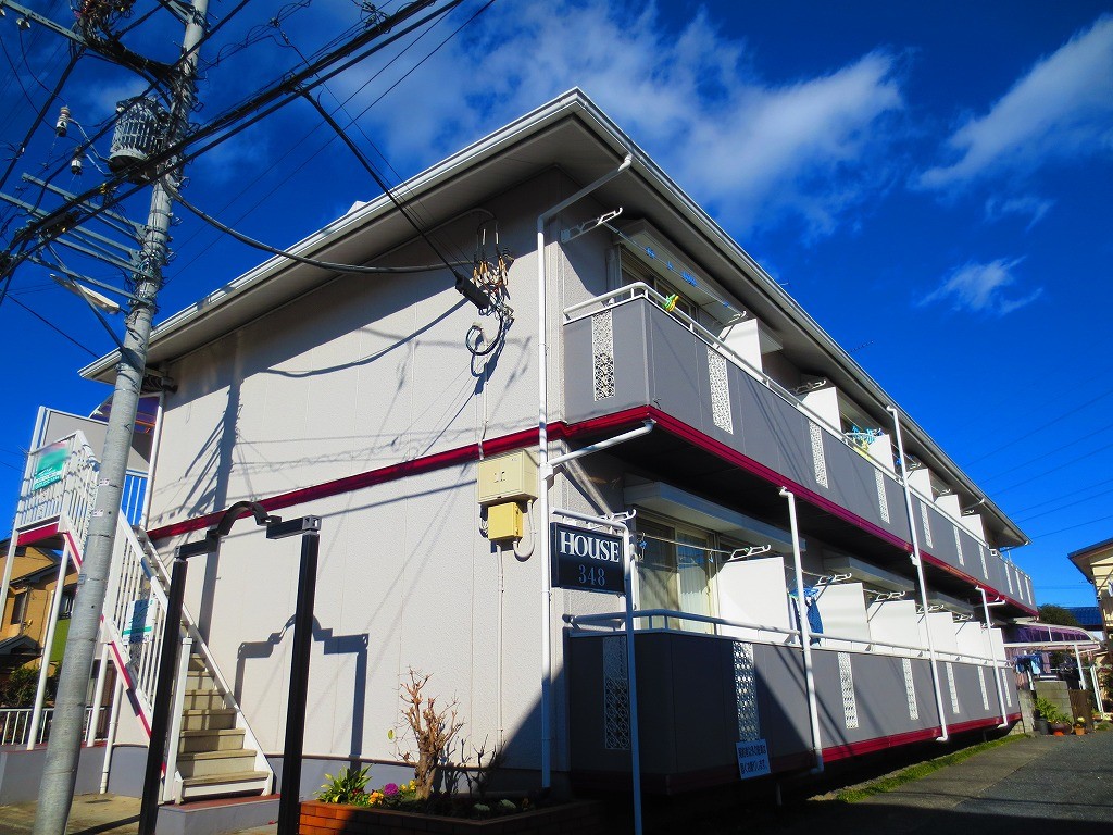 Building appearance. Popular with students