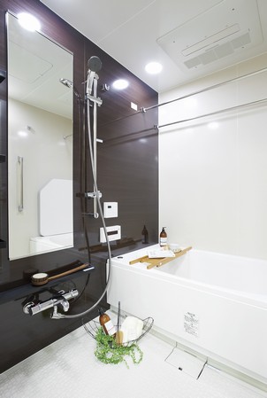 The spacious bathroom of 1.4m × 1.8m size, Produce a temporary relaxation and standard equipped with a mist sauna with bathroom heating dryer