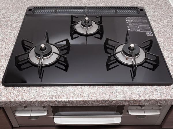 Kitchen.  [Glass top stove] Resistant to heat and shock, Care was also adopted an easy glass top stove. Without water it is with both sides grilled grill.