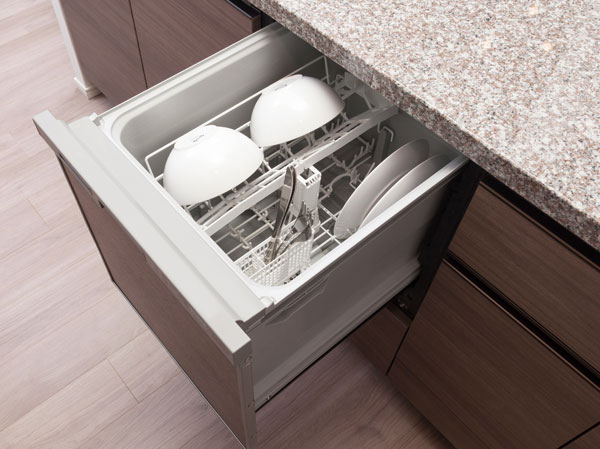 Kitchen.  [Dishwasher] Standard equipment a smooth Dishwasher postprandial of cleanup. Since the slide type of full open of tableware and out is easy.