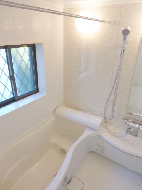 Bathroom. Building 3 balcony