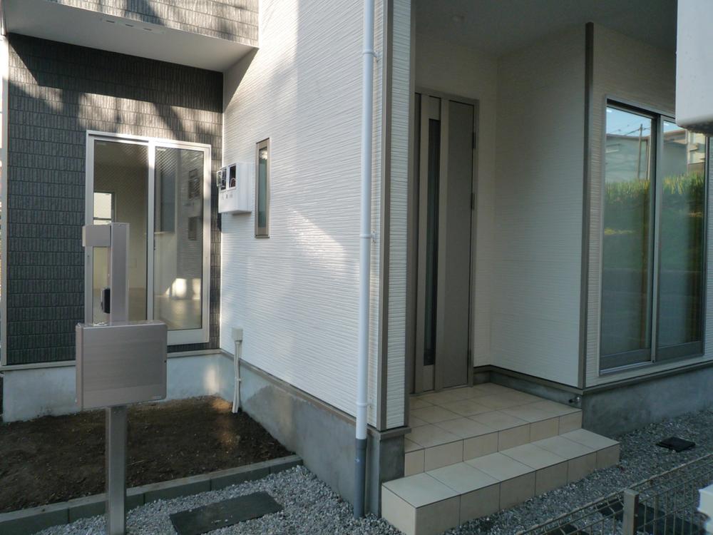 Entrance. 1 Building site (December 2013) Shooting