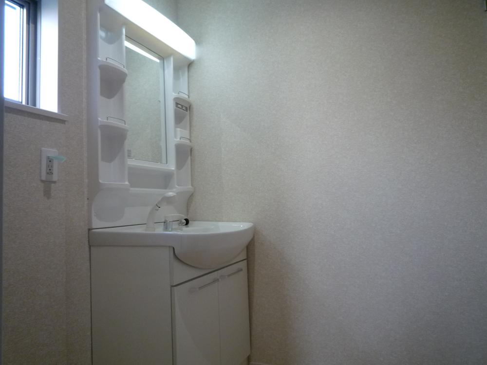 Wash basin, toilet. 1 Building room (12 May 2013) Shooting