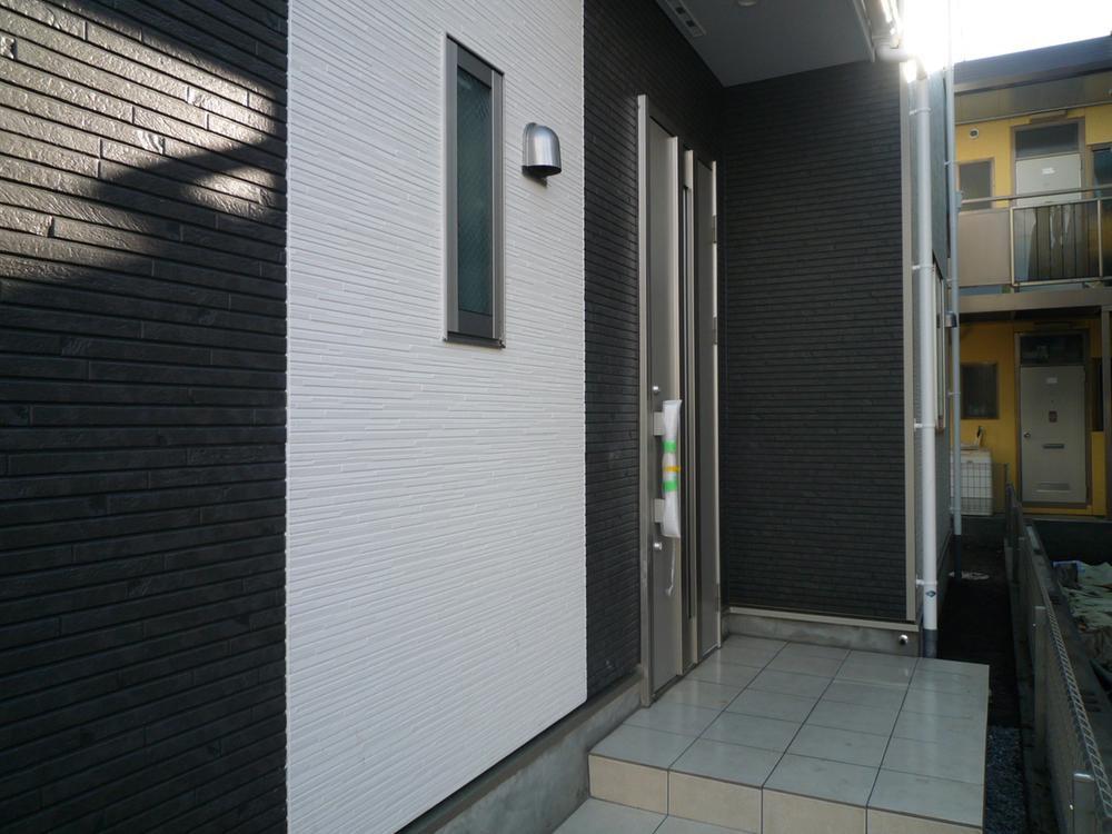 Entrance. 2 Building site (December 2013) Shooting