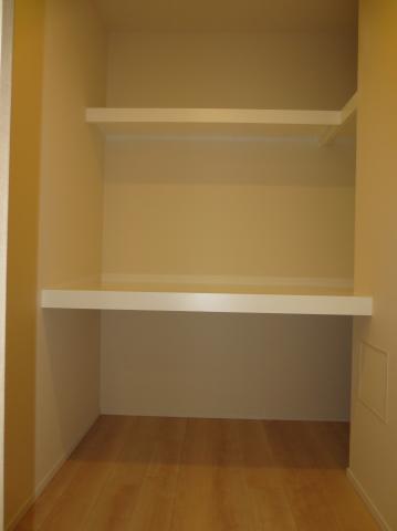 Receipt. Closet housed, Also it can be stored futon in with pillow shelf.