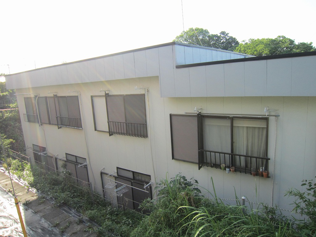 Building appearance. With shutters ☆