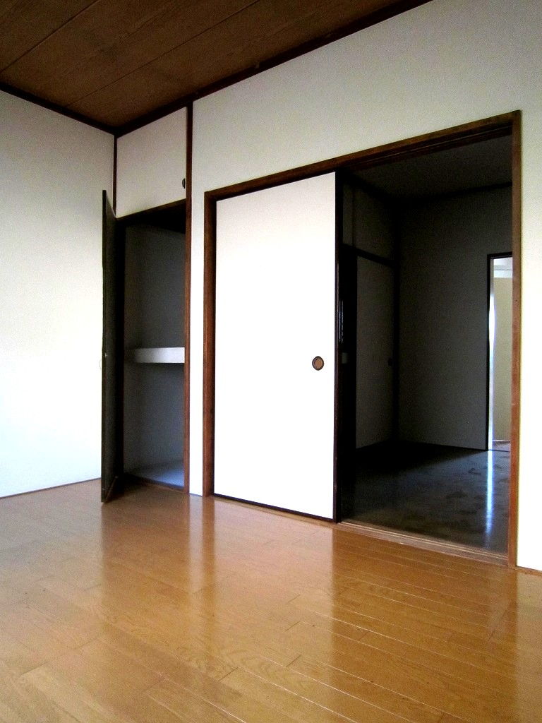 Receipt. Plenty of storage with the upper closet