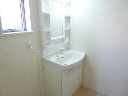 Wash basin, toilet. Wash basin