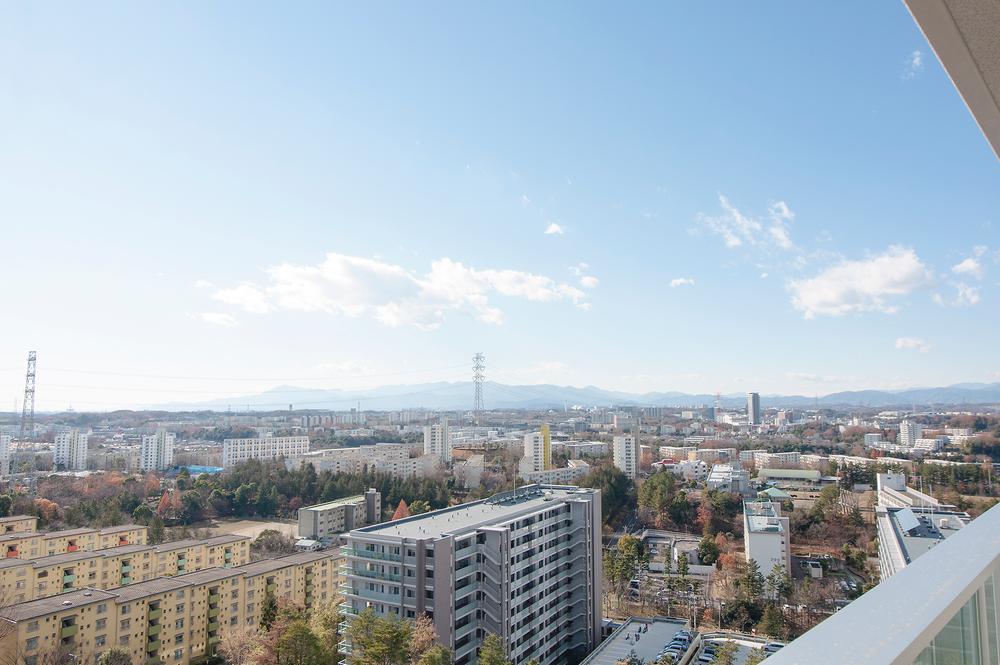 View photos from the dwelling unit. 2 along the line more accessible / Facing south / System kitchen / Bathroom Dryer / Yang per good / Share facility enhancement / All room storage / Japanese-style room / Mist sauna / Self-propelled parking / Barrier-free / South balcony / Bicycle-parking space / Elevator / Warm water washing toilet seat / TV monitor interphone / Ventilation good / Dish washing dryer / Walk-in closet / Pets Negotiable / In a large town / Floor heating / Delivery Box / Kids Room ・ nursery / Bike shelter