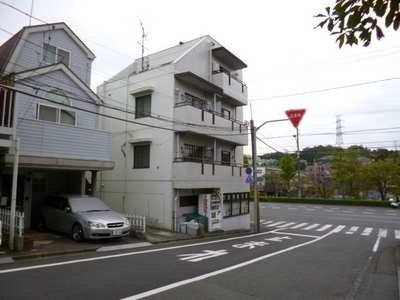 Building appearance. ☆ Located on the road, South is facing ☆