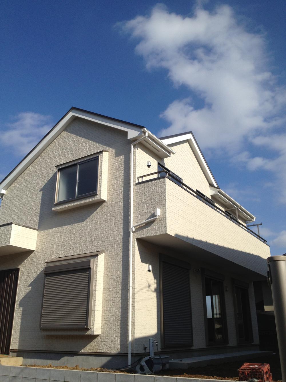 Local photos, including front road. Local (10 May 2013) Shooting