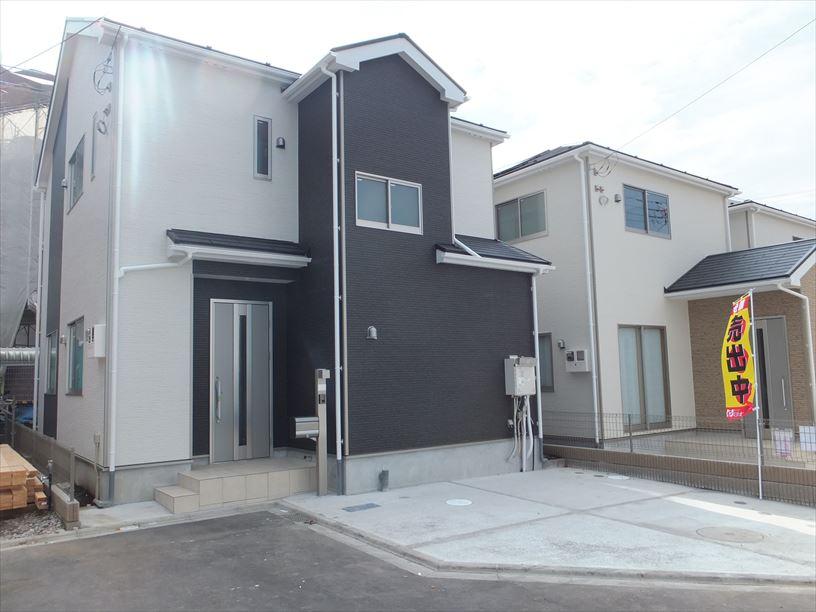 Local appearance photo. Local (11 May 2013) Shooting