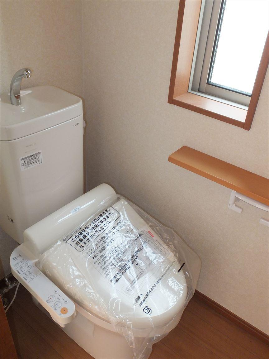 Toilet. Indoor (11 May 2013) Shooting