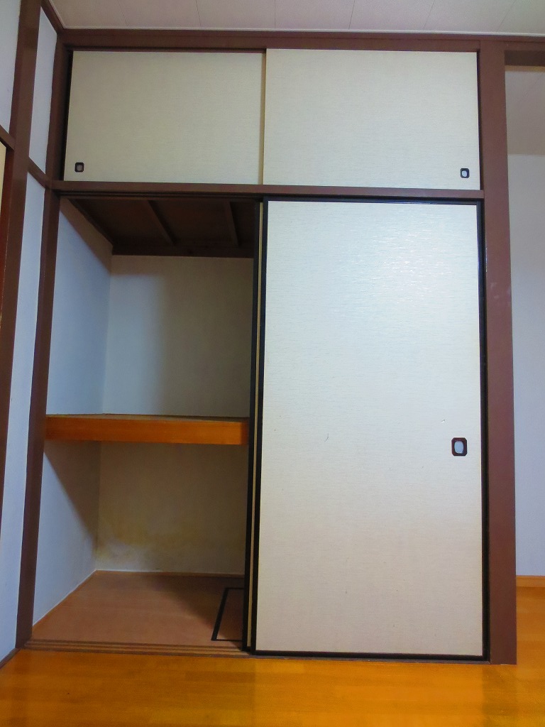 Receipt. Also with plenty of upper closet