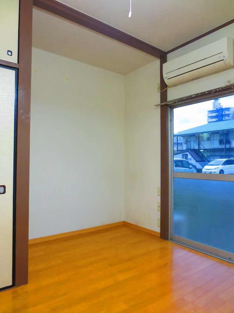 Other Equipment. Between the plates portion is also flooring