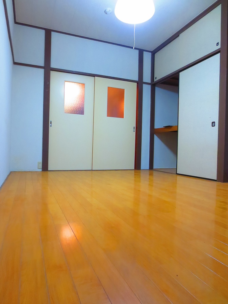 Living and room. Partition in the kitchen and the sliding door