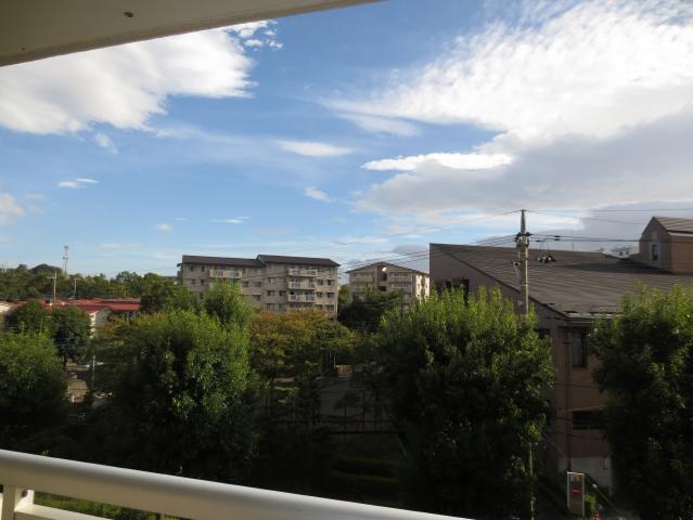 View photos from the dwelling unit. View from the site (October 2013) Shooting