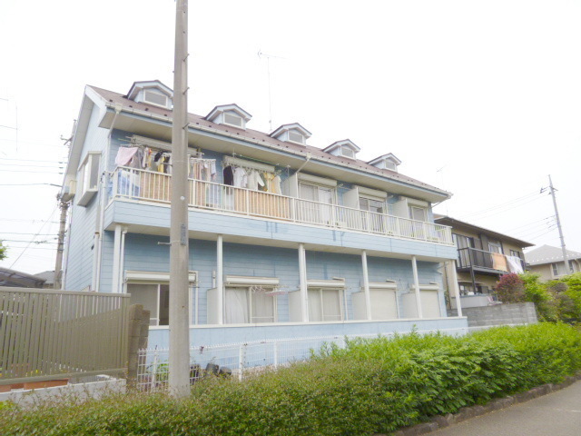 Building appearance. women only