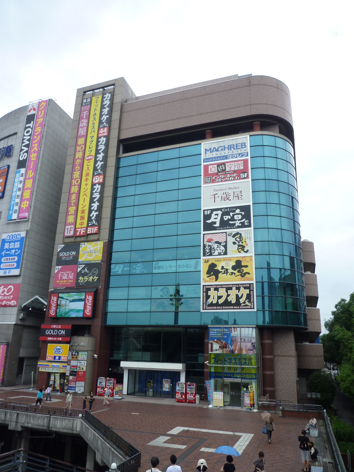 Shopping centre. Maghreb 733m until the building (shopping center)