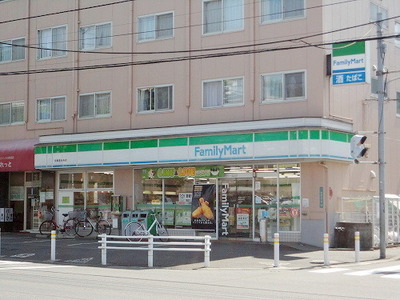 Convenience store. Family Mart (convenience store) up to 100m