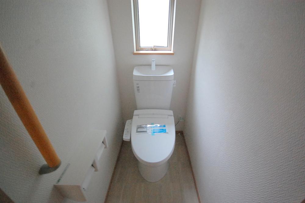 Toilet. Indoor (10 May 2013) Shooting