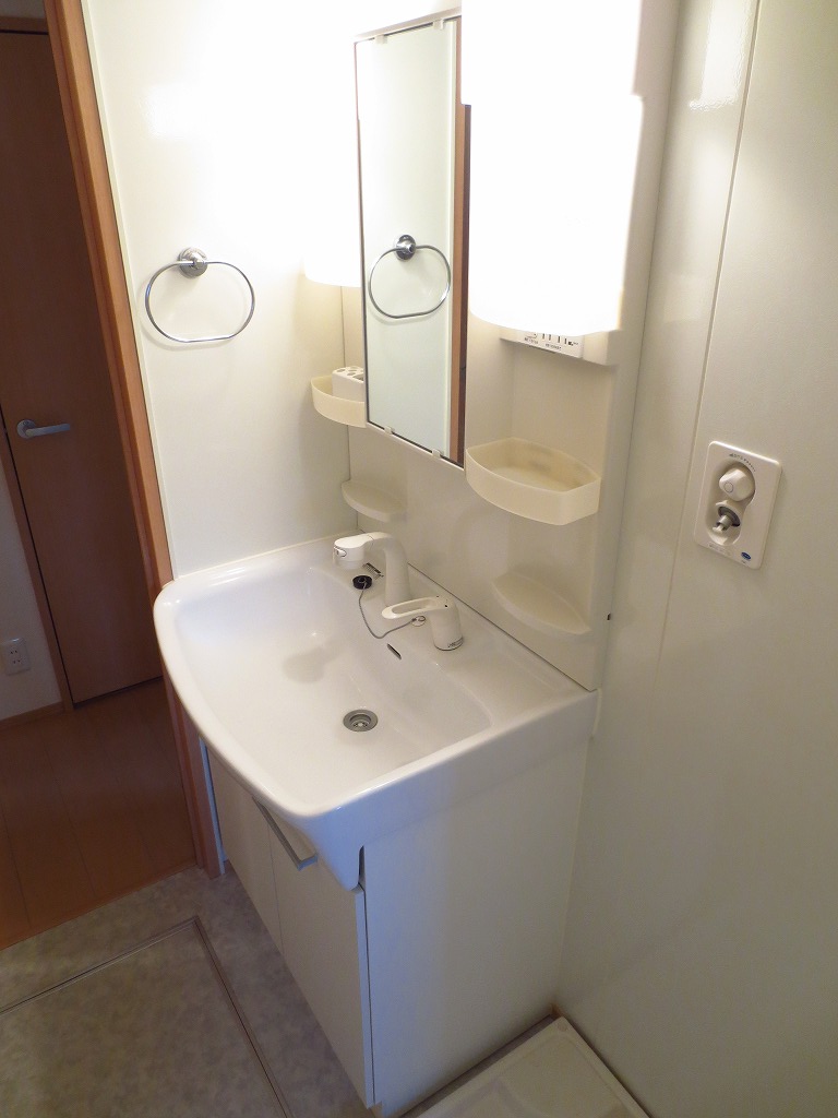 Washroom. Even one shot eliminate bed hair ☆