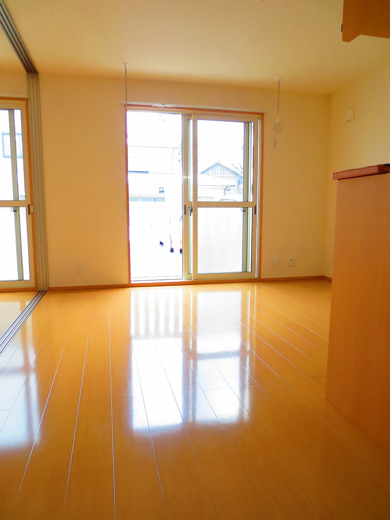 Living and room. Also put 4-legged table