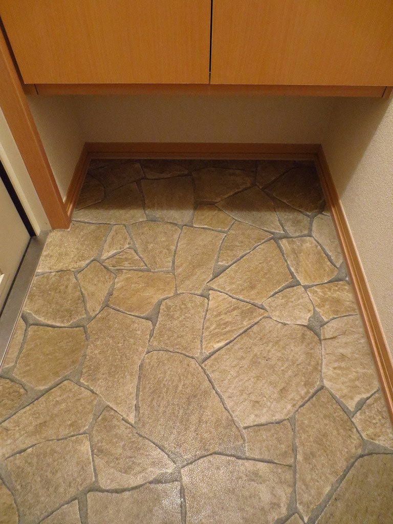 Entrance. Using materials that feeling of luxury ☆