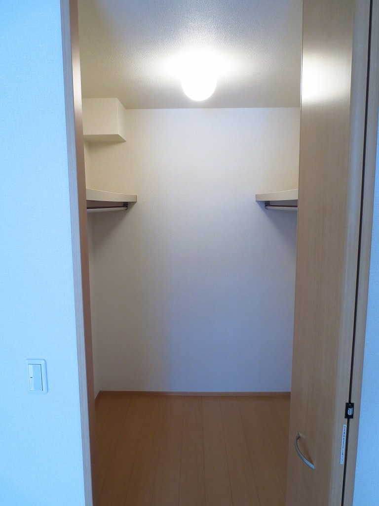 Receipt. Plenty of walk-in closet ☆