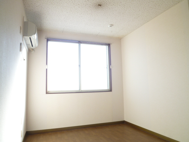 Living and room. In east it is good per yang